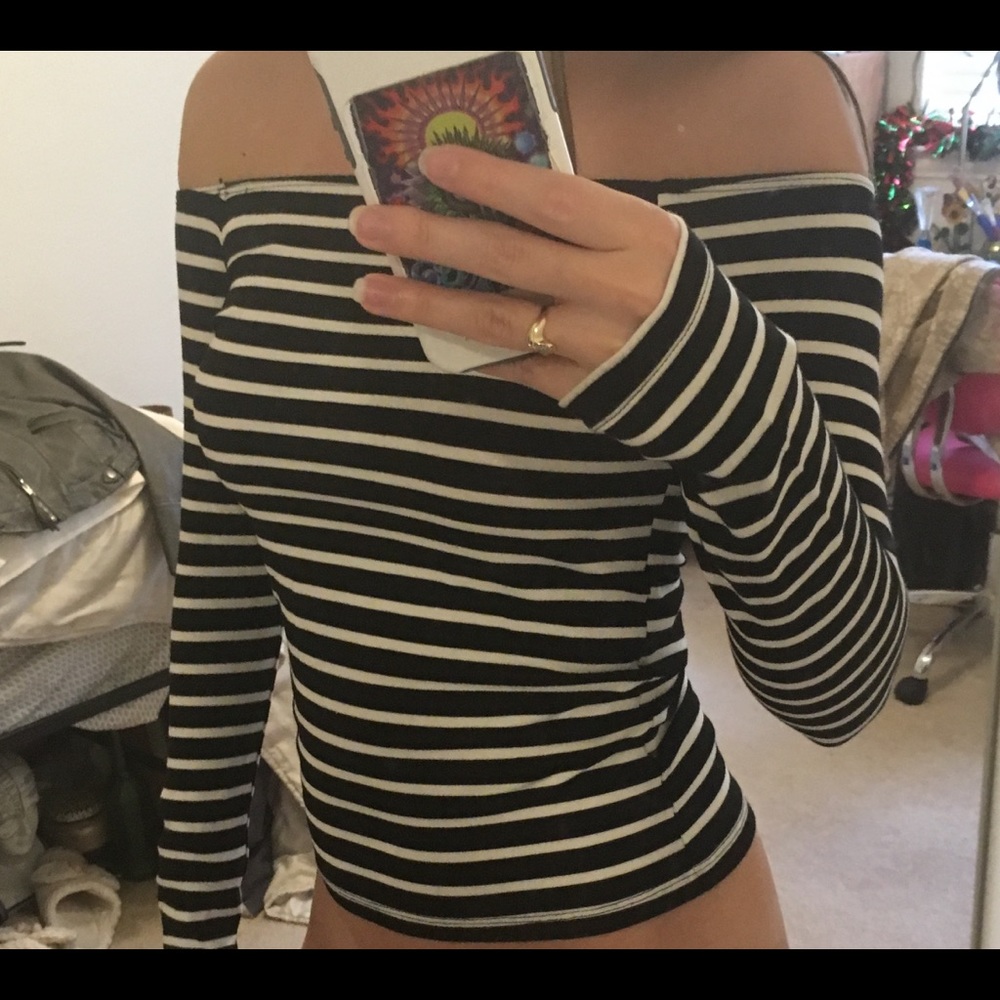 Black and white long sleeve shoulderless